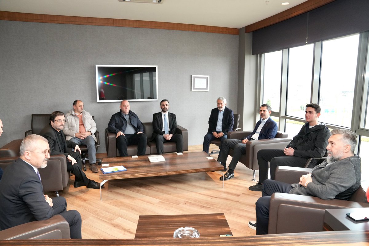 murat_kurum's tweet photo. Şehrimizin güzide takımlarından Kasımpaşa Spor Kulübü’nü ziyaret ettik.

Gösterdiği misafirperverlik nedeniyle Kasımpaşa Spor Kulübü Başkanımız Mehmet Fatih Saraç ve değerli yönetim kurulu üyelerimize teşekkür ediyorum.

Süper Lig maratonunda tüm teknik heyete ve futbolculara başarılar diliyorum. 

1 Nisan’da her türlü imkanımızla futbolumuzun, sporun yanında olmaya devam edeceğiz.