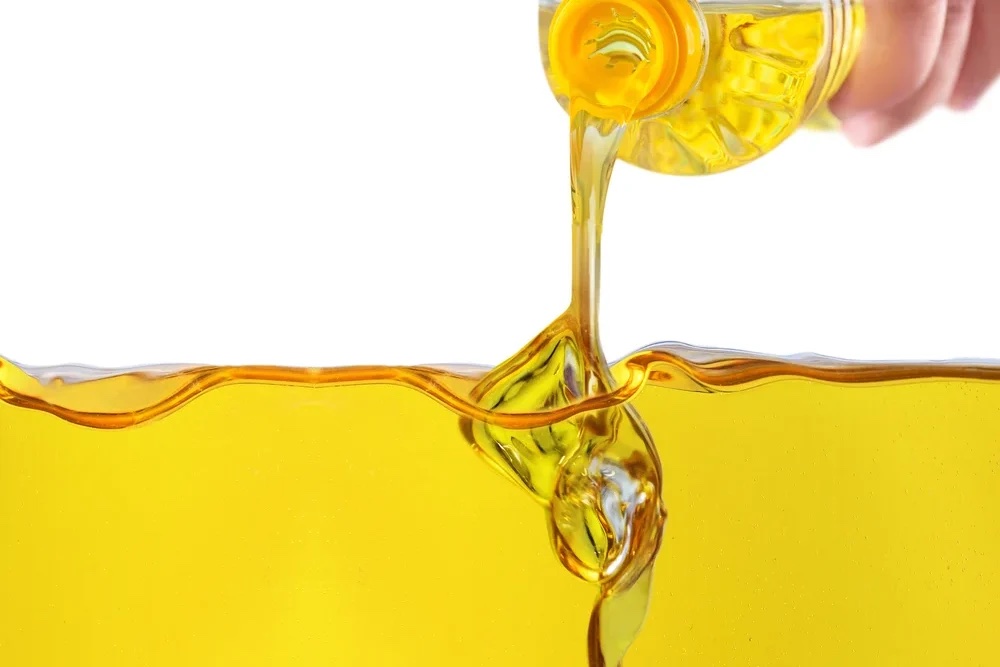 WisemanHealth's tweet photo. THE PROBLEM WITH TRANS FATS &amp; VEGETABLE OILS

Many of the foods we eat contain unhealthy seed vegetable oils, which can impact our health; however, there are healthier non-seed oil alternatives . . . Read the full article: https://t.co/30pZfeoZ9z https://t.co/cNGKTGz47g