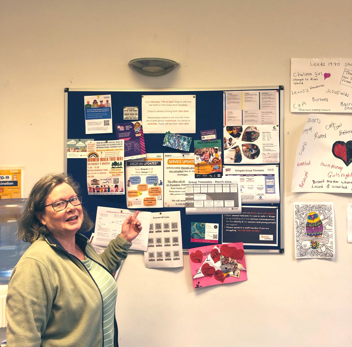 On my way home & called into @BasisYorkshire to catch up with the marvellous @moyaaaw👋🏽They are a fantastic #Leeds based charity doing incredible work with some of the most vulnerable young people & women✊🏽 If U want 2 #SupportChange⬇️ basisyorkshire.org.uk 💜#NoticeBoard😉