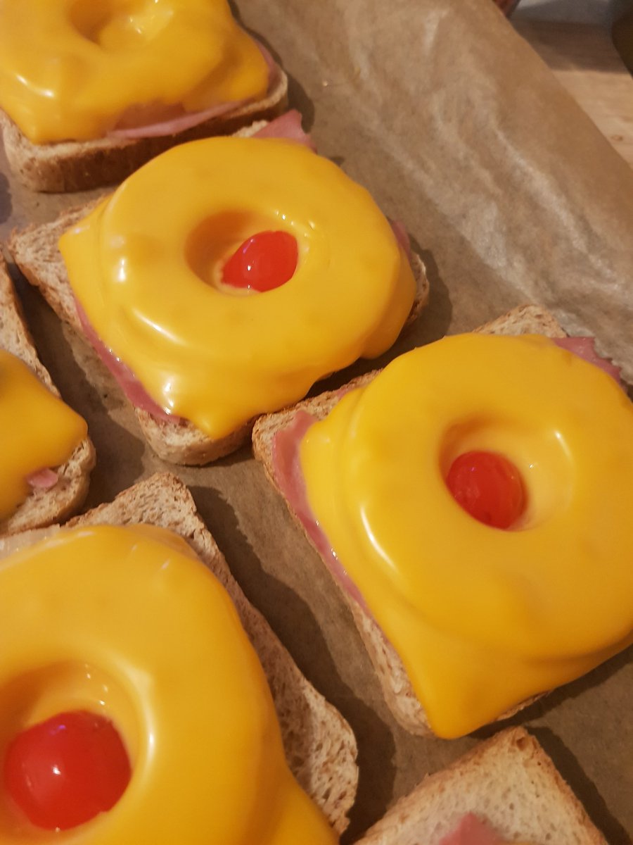 Ich lass mir doch meinen Toast Hawai nicht nehmen !!1!1!!!