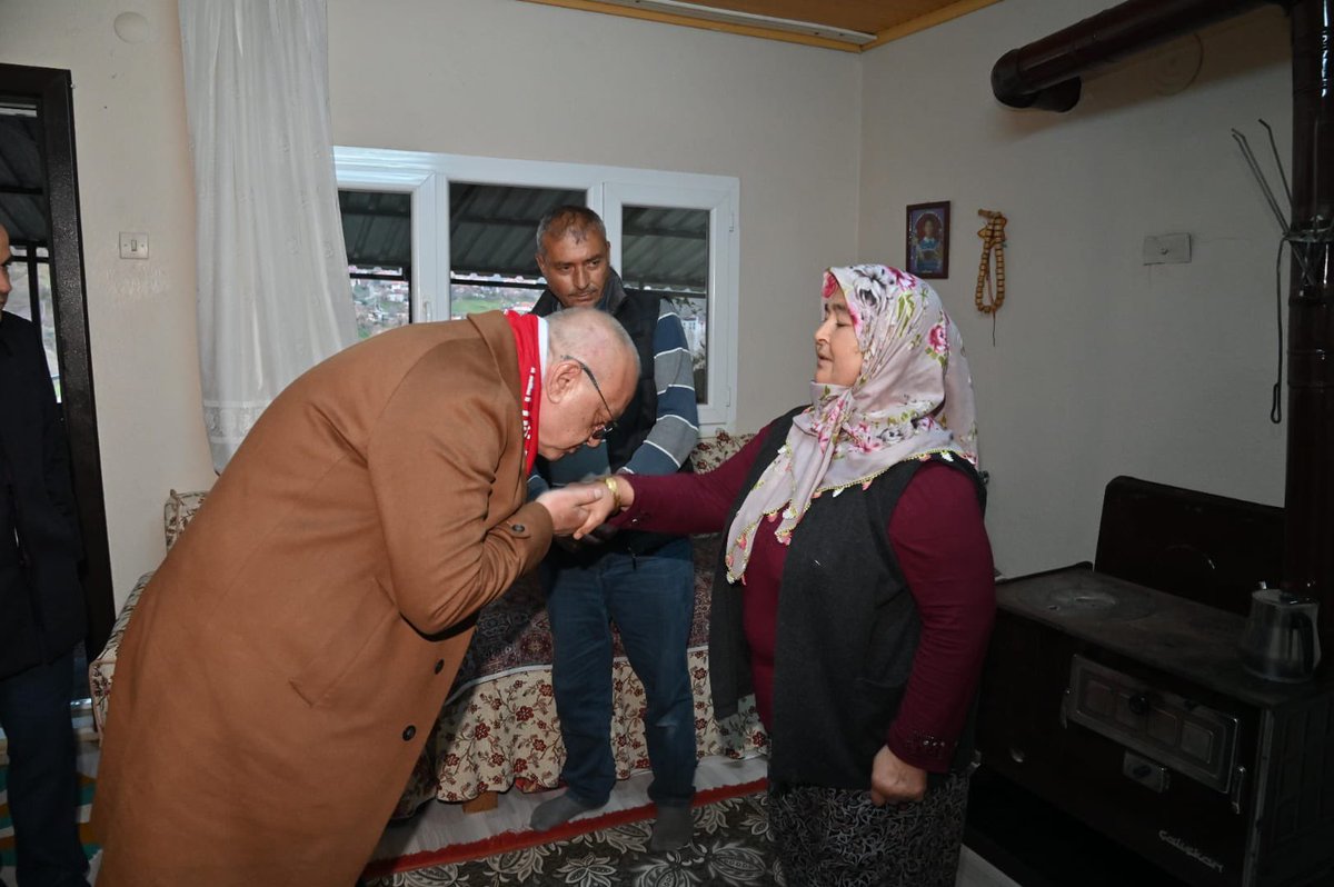 cengizergun's tweet photo. 2020 yılında Sakarya'da şehadet şerbetini içen kahraman evladımız Mesut Yazar'ın Alaşehir'deki baba ocağını ziyaret ettik. Bu mübarek günler vesilesiyle yüce Allah, tüm şehitlerimizi cennetiyle mükafatlandırsın. 
Rabbim, aziz vatanımızın bölünmez bütünlüğü için görev yapan tüm kahraman evlatlarımızın yardımcısı olsun. 🇹🇷
Detaylar : https://t.co/8RaQu0exel