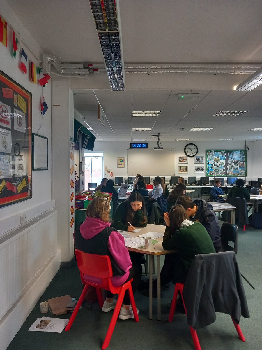 greenbankhs's tweet photo. A wonderful afternoon practising for our speaking exams in Arabic, Portuguese, Mandarin, Cantonese, Russian and Polish. @birkdalehs  #languagesforlife https://t.co/beG5uxR5BA