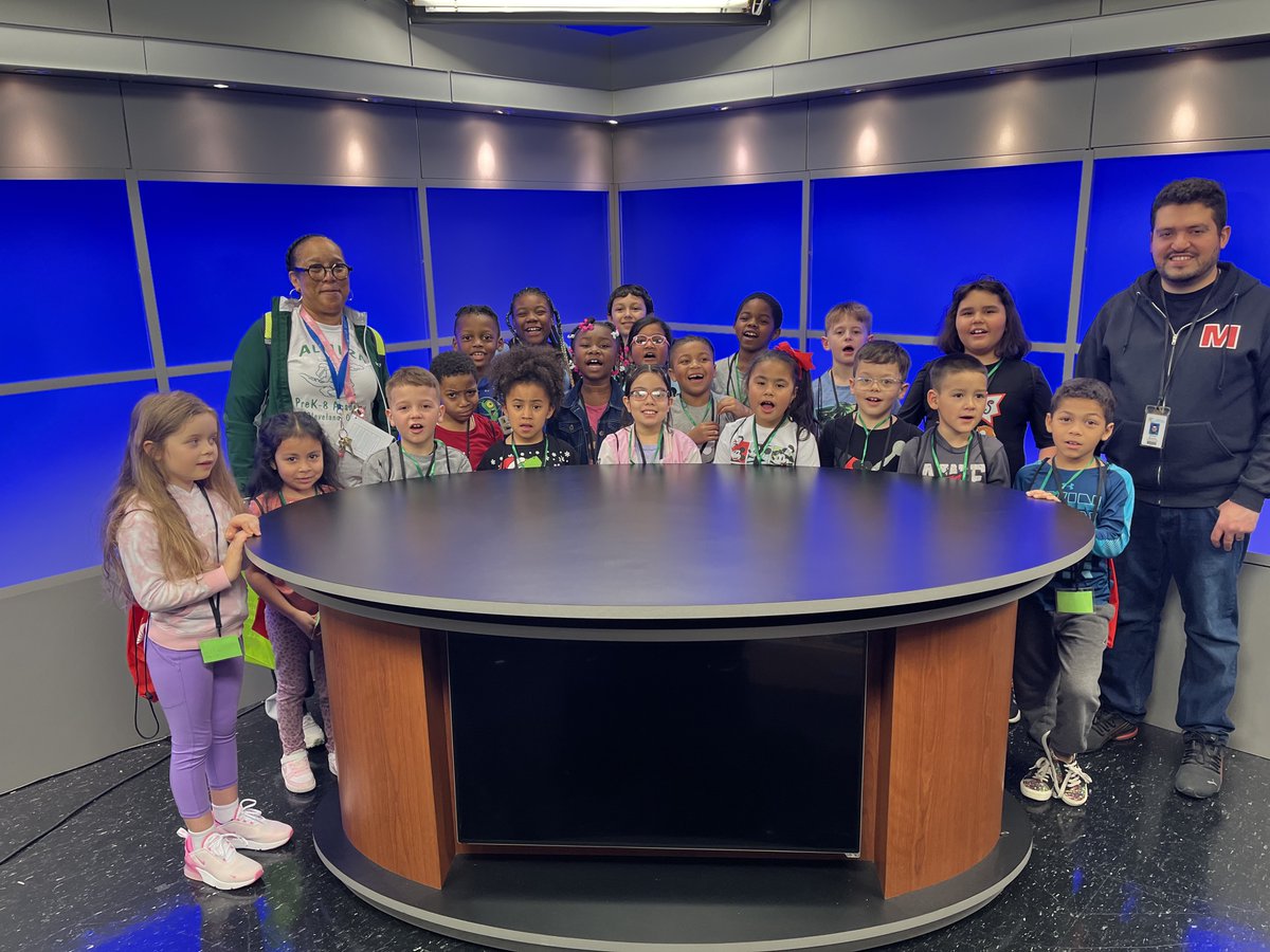 Second graders from @AlmiraGators brought the luck of the Irish to the CMSD headquarters! The scholars visited the CMSD News Bureau and enjoyed story time, thanks to our community partners at the @Cleveland_PL . Additionally, they participated in St. Patrick's Day activities.