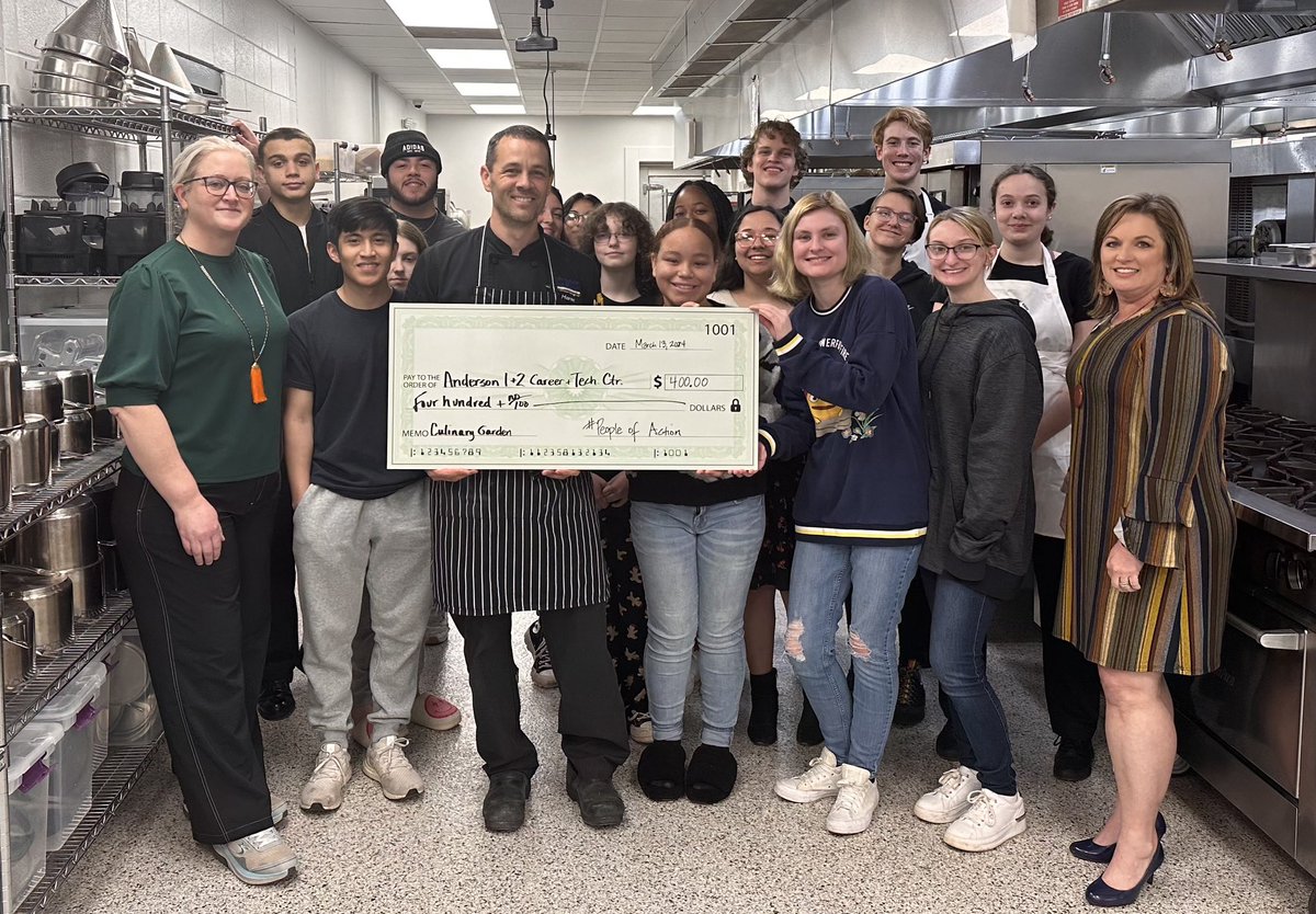 🌱🍽️ Big thanks to the Rotary E-Club of the Carolinas for their generous $400 donation towards our Culinary Arts class garden project! 🙌 Julie Tovey joined us today to present the check to Mr. Moree, Culinary Arts Instructor.🥗👩‍🍳  
#CommunitySupport #WeAreACTC