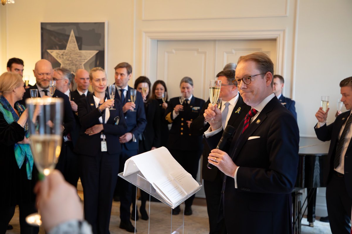 Here's to the countless moments of camaraderie we've shared, working together as partners and dear friends. Yet today marks a special first — raising our glasses at the U.S. Residence as Allies. Skål to Sweden, welcome to NATO! 🇺🇸🥂🇸🇪