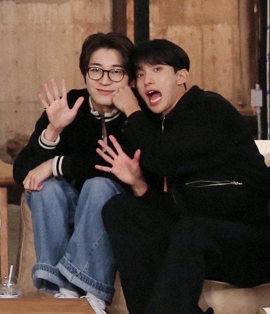 seokwoo_thinker's tweet photo. pls they're sooooo cute 🥺 https://t.co/o8YlSkswqj
