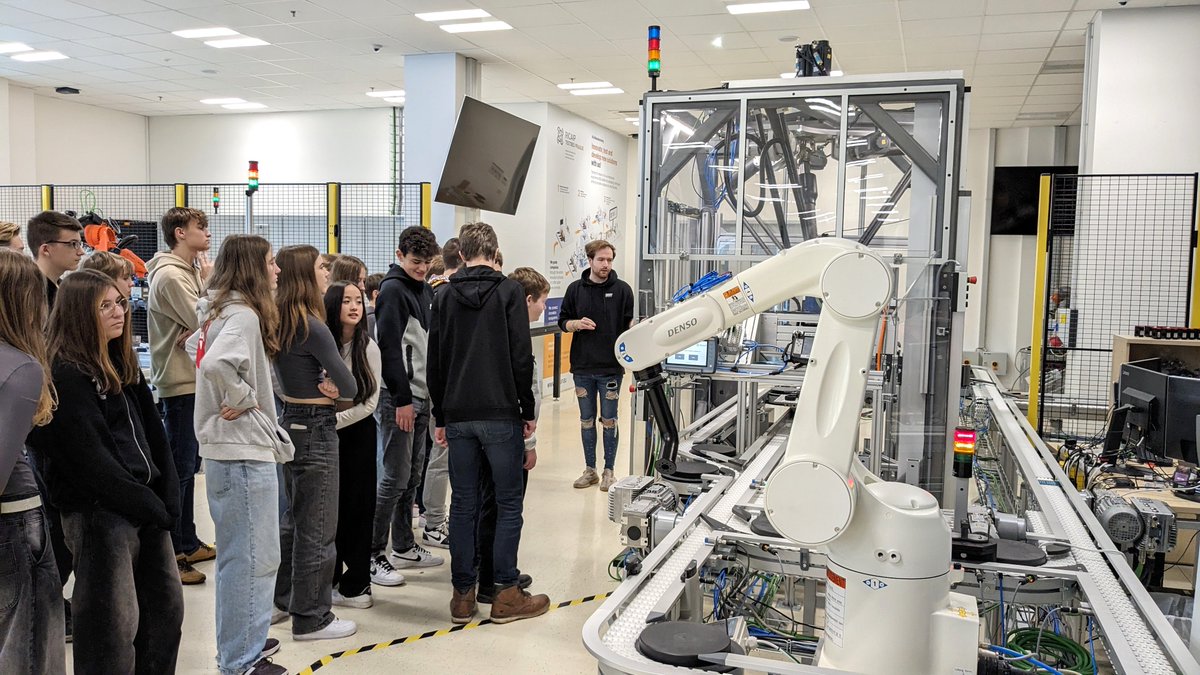 It was great to see so many young faces in the #RICAIP #Testbed Prague at @CIIRCCTU today. Pupils & secondary school students could literally touch #Industry40 technologies within a special educational course 'Technological Literacy' by @NCP40, Škoda Auto, @STROJARNA, #TechGram.