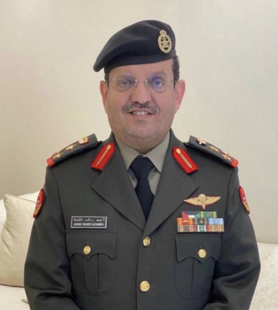 Jassemmselam's tweet photo. اتقدم بالتهنئة والمباركه 
لأخواني بمناسبة صدور قرار تعيينهم

اللواء ركن طيار / فهد الخرينج
امر كلية القيادة والأركان

اللواء ركن / أحمد الشنفا
رئيساً لهيئة الخدمة الوطنية

وأسأل الله لهم التوفيق والسداد وأن يعينهم على حمل هذه الأمانة. https://t.co/wZMCU4tCZc