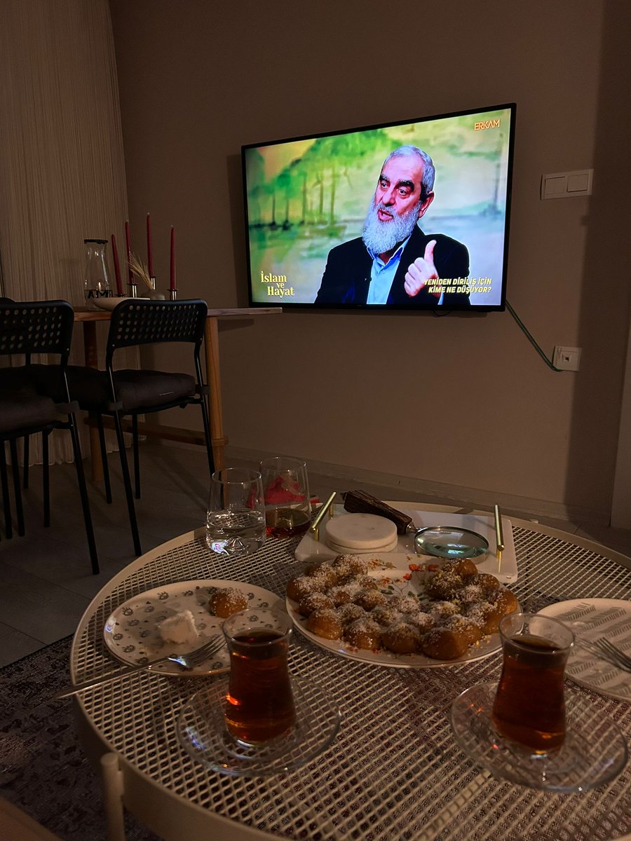 Arkadaşımla gece hayatımız Nureddin Hocamızı dinleyerek geçiyor <a href="/nurettinyildiz/">Nureddin Yıldız</a>