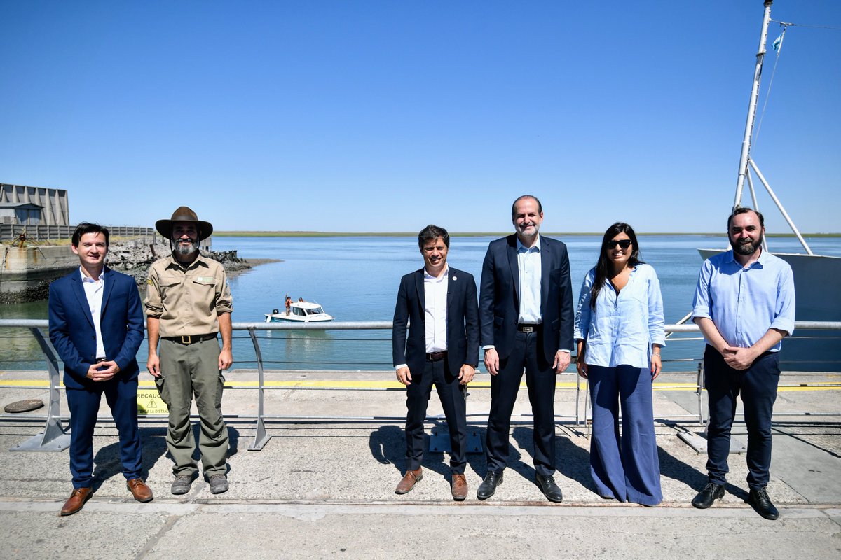 Kicillofok's tweet photo. Además, junto a @danyvilar otorgamos una nueva lancha y un módulo de oficinas para facilitar el trabajo de los guardaparques de la región y garantizar la protección y el desarrollo de nuestras áreas naturales. https://t.co/UwV8UO7BVC