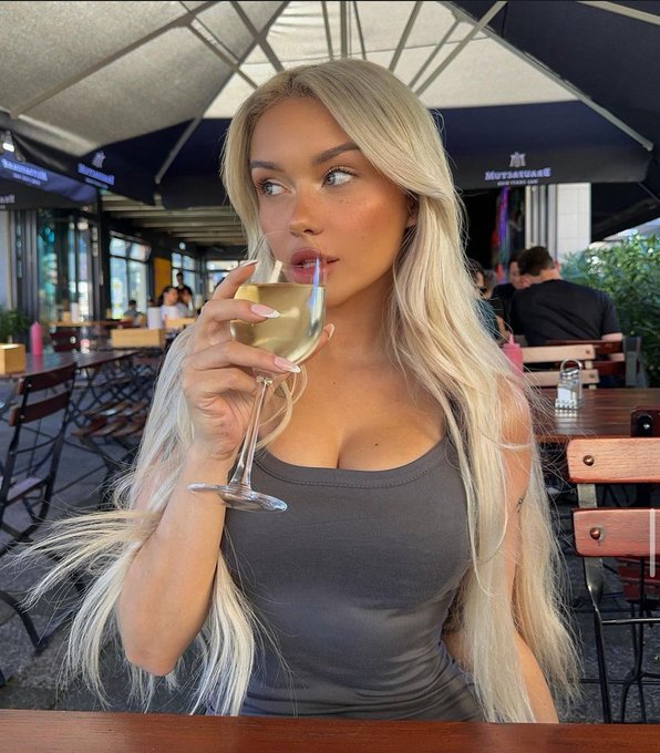 Dinner date with u? 🤍 https://t.co/kTTdM9p81Z