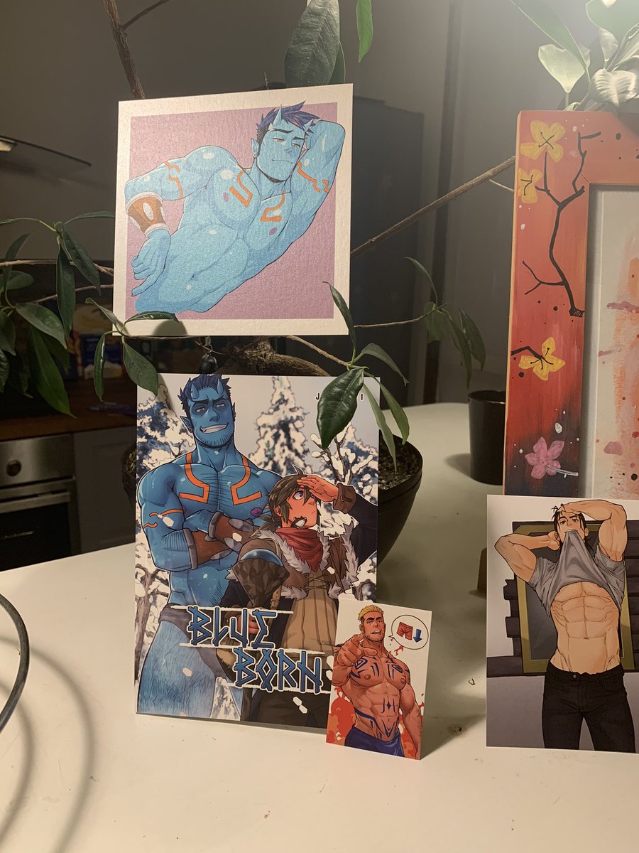 Just received @jasdavi Blue Born Book, I loved it! Without being macro, the size difference is great, as is the story. I received lots of cool goodies too! I highly recommend! 🥰