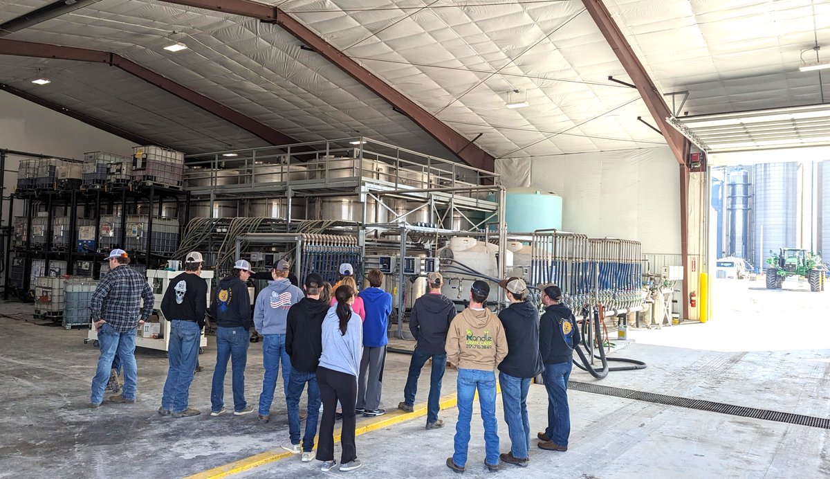 MMServiceFS's tweet photo. We had a great morning for a tour with the Hillsboro FFA. The group got a glimpse into our busy spring operations at our Litchfield agronomy plant. We are always thrilled and excited to share our world of agriculture with future #ag leaders! https://t.co/mAgVxarrBK