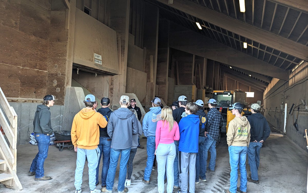 MMServiceFS's tweet photo. We had a great morning for a tour with the Hillsboro FFA. The group got a glimpse into our busy spring operations at our Litchfield agronomy plant. We are always thrilled and excited to share our world of agriculture with future #ag leaders! https://t.co/mAgVxarrBK