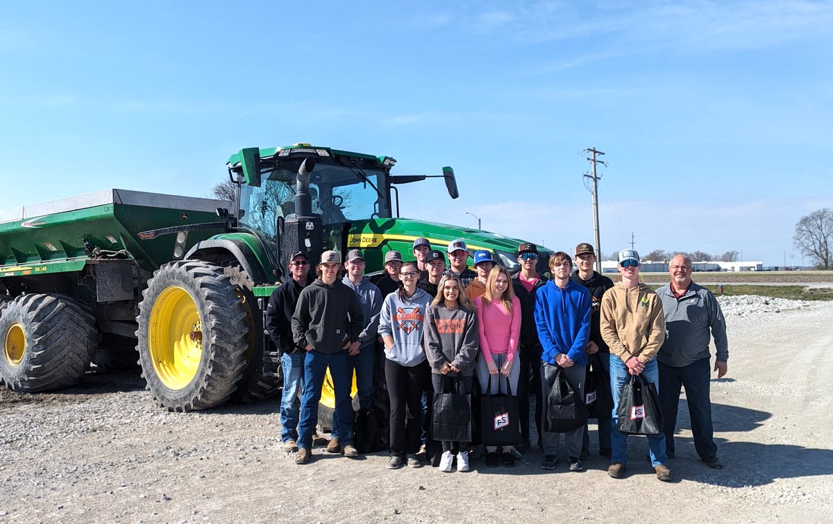 MMServiceFS's tweet photo. We had a great morning for a tour with the Hillsboro FFA. The group got a glimpse into our busy spring operations at our Litchfield agronomy plant. We are always thrilled and excited to share our world of agriculture with future #ag leaders! https://t.co/mAgVxarrBK