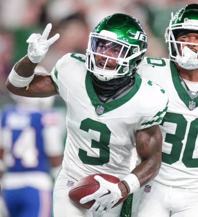 Safety Jordan Whitehead agreed to terms with the #Bucs at two years for $10.5M, per source. 

From New York back to Tampa, the team that drafted him in 2018. Whitehead cashes in after four interceptions last year. 

<a href="/SunnyTheAgent/">Sunny Shah</a> confirmed the deal.