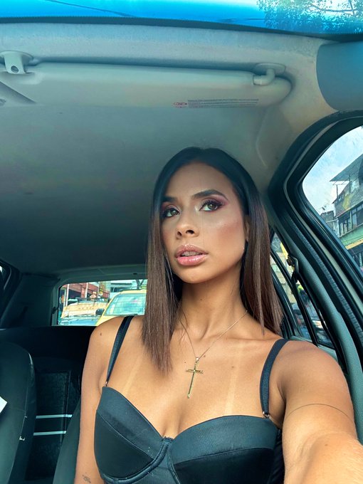 Aqu&iacute; pensando si el sem&aacute;foro es demorado para sacarme las tetas y masturbarme un poco 🫣🥰  Here thinking<a href="/tag/smcontest"class="tags"><span>#smcontest</span></a>