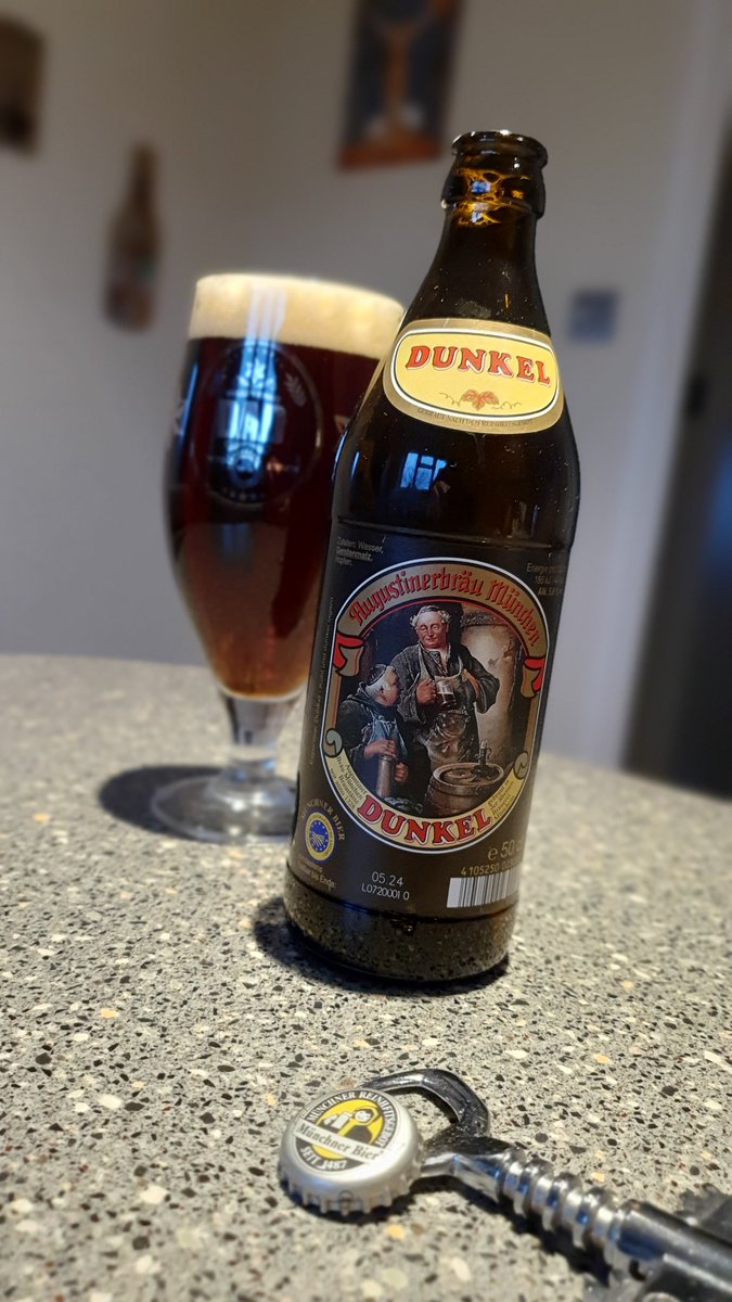 moneight's tweet photo. MΓΌnchen magic .. @AugustinerBrau π»
#midweeker #Dunkel #Germanbeer https://t.co/SdmacDKoGU
