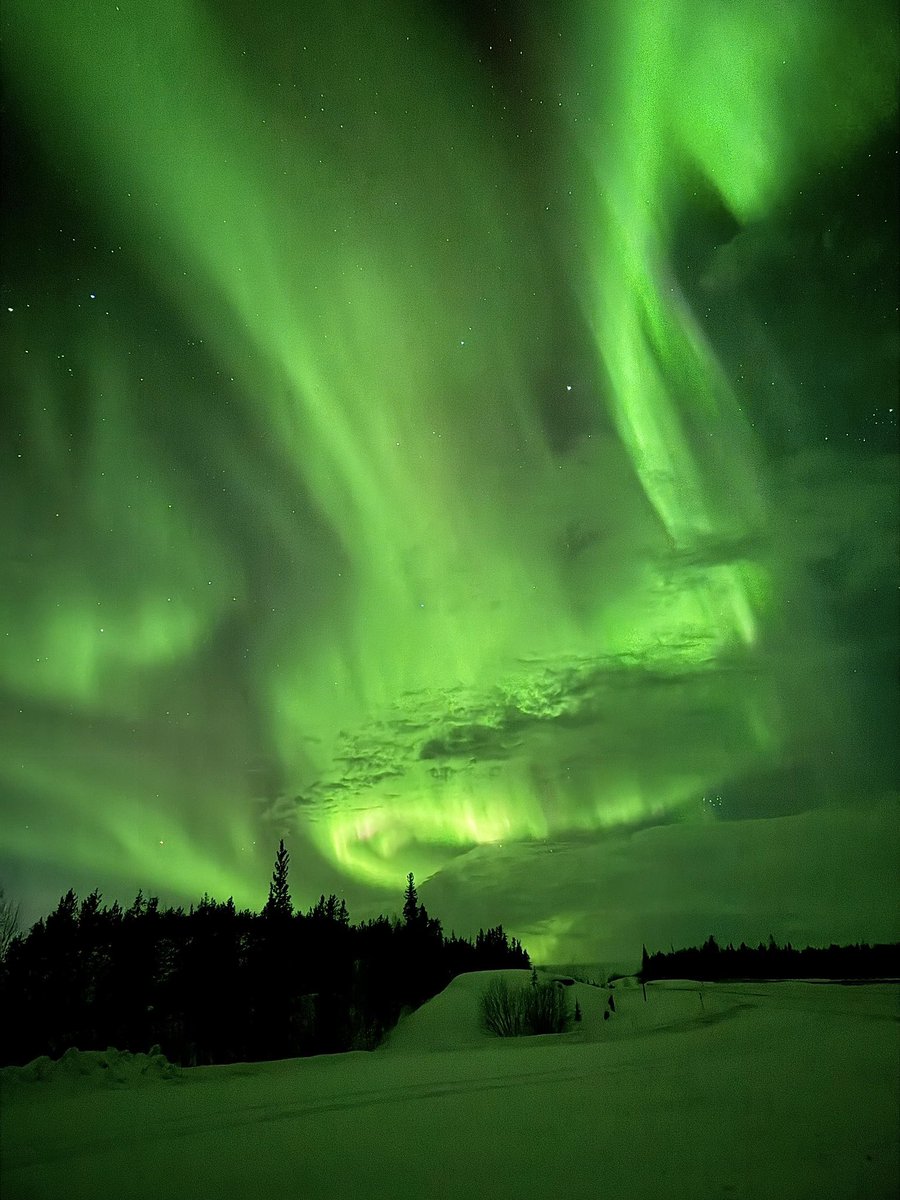 Last night!! 🤗

#Yellowknife, Northwest Territories, Canada 🇨🇦 March 12, 2024

The clouds add a nice texture to the photo. 

#auroraphotography #nightskyphotography #bucketlist #dreamcometrue #northernlights