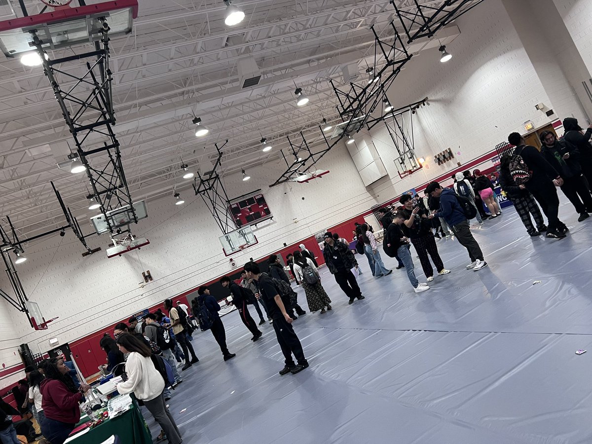 HHSGreyhounds's tweet image. Big Thank You to Our Hubbard College &amp;amp; Career Coaches. Mrs. Basile &amp;amp; Mrs. Vargas. For putting together Our 2024 Trade &amp;amp; College Fair. 
#Hubbard#Trade#College