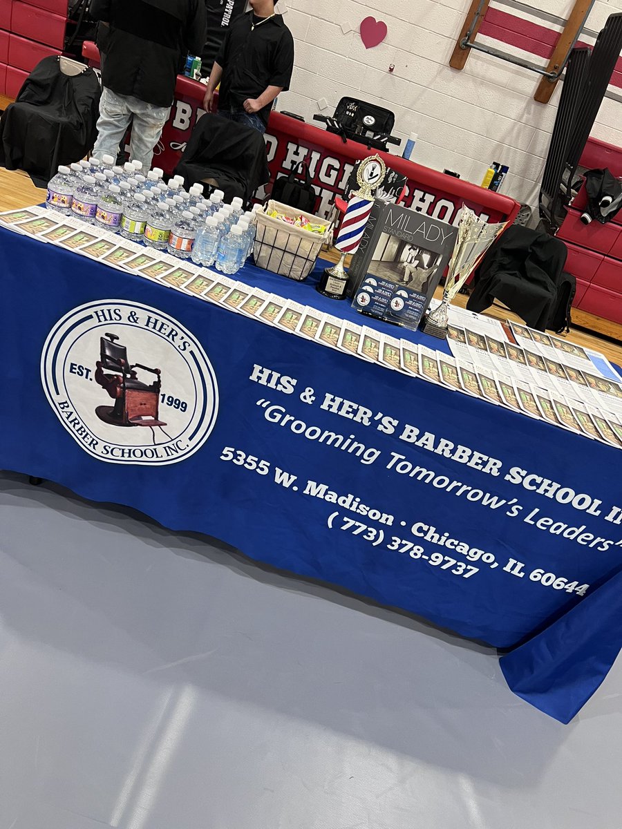 HHSGreyhounds's tweet image. Big Thank You to Our Hubbard College &amp;amp; Career Coaches. Mrs. Basile &amp;amp; Mrs. Vargas. For putting together Our 2024 Trade &amp;amp; College Fair. 
#Hubbard#Trade#College