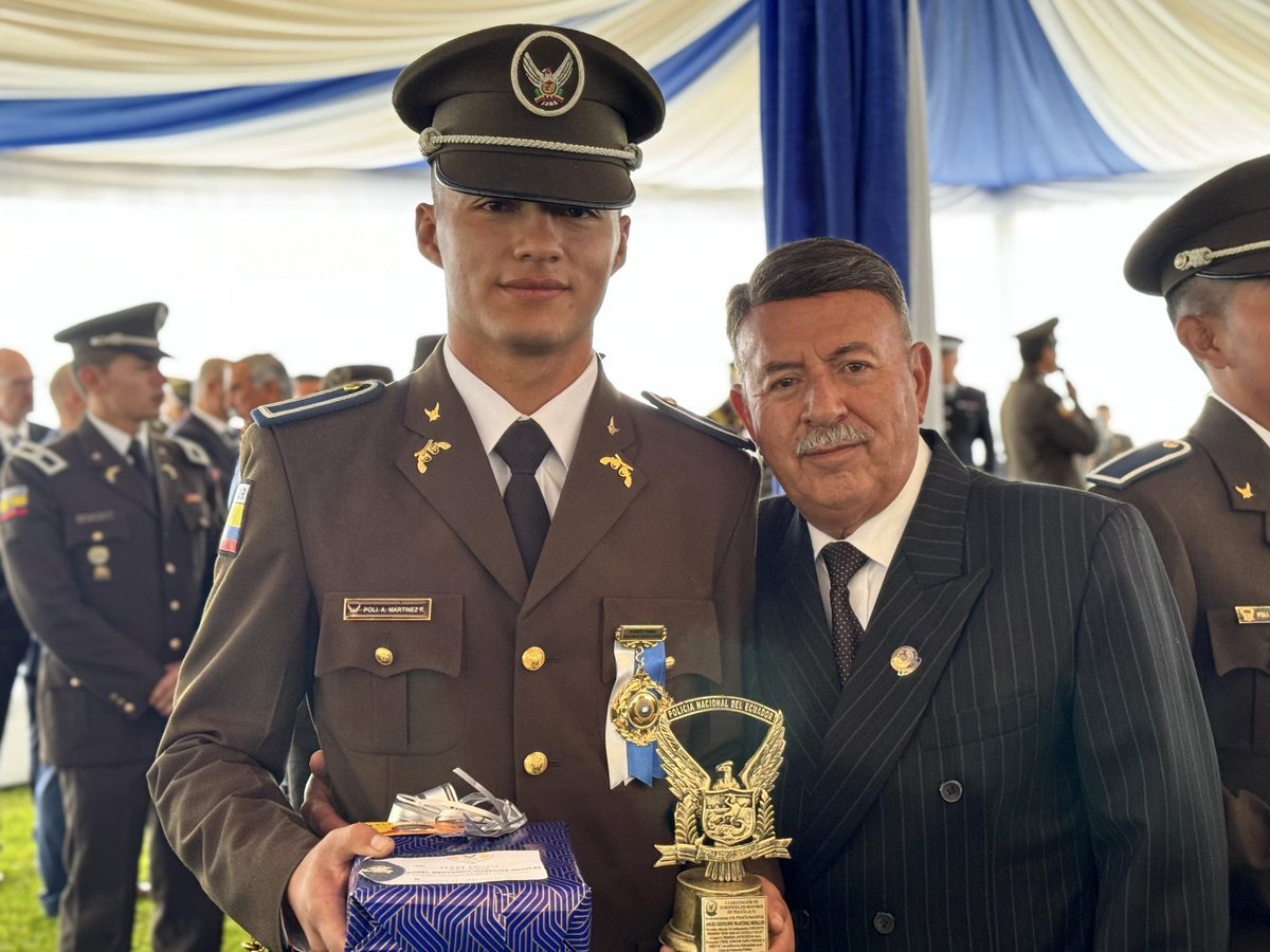 #Quito || El gobernador Patricio Cervantes participó de la ceremonia de graduación de 992 servidores policiales Técnicos Operativos, quienes pertenecen a la XI Cohorte, promoción 2024.