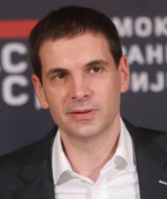 Шта повезује погром над српским народом на Косову и Метохији 2004.и самопроглашење независности лажне државе 2008.?
Осим да је и једно и друго (не)дело УЧК шиптарских терориста, повезује и то да је у Србији тад на власти био ДСС Милоша Јовановића. И да нису урадили ама баш ништа.