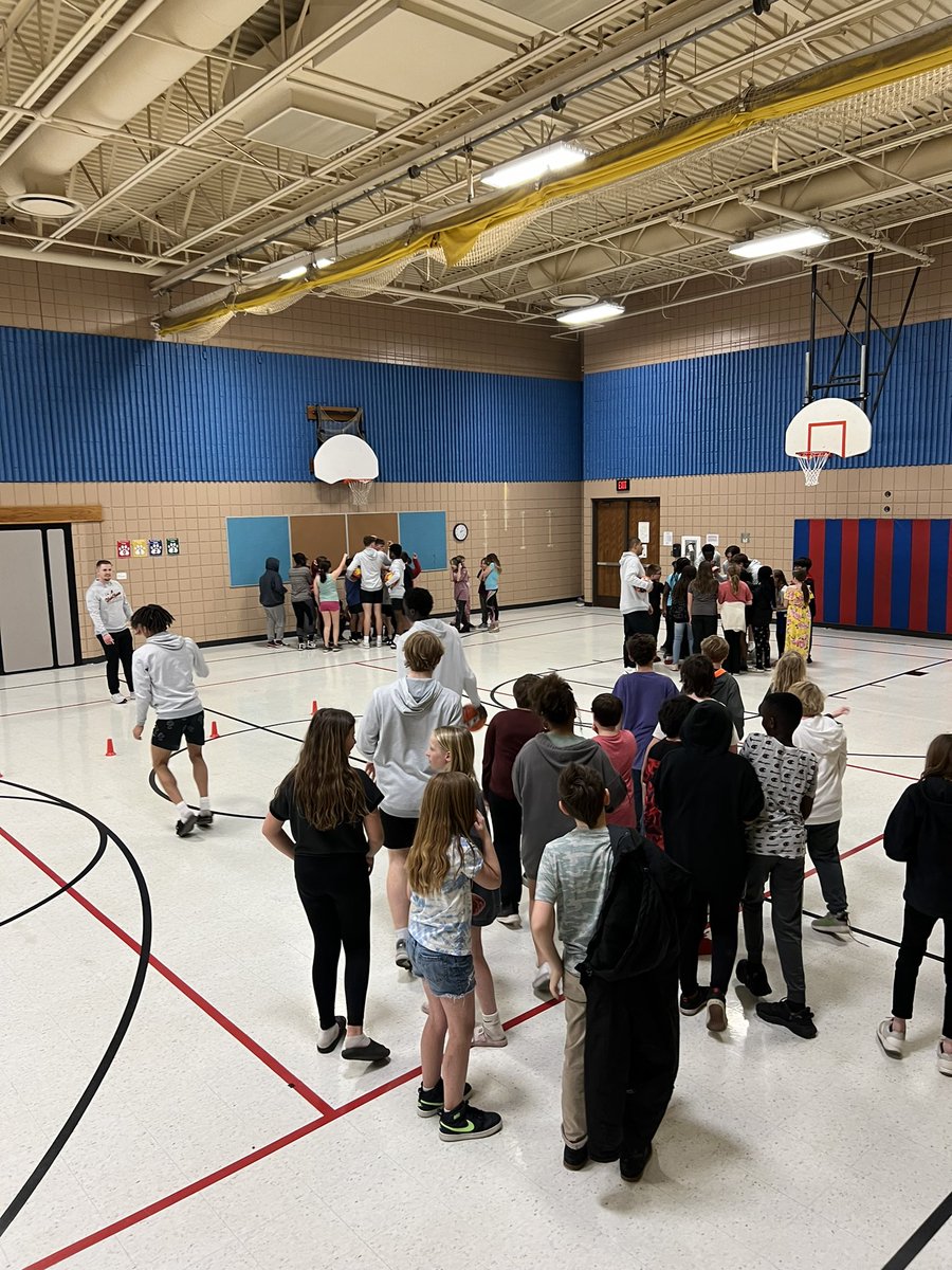 Rider_Hoops's tweet photo. We’ve had a jammed packed day. Our boys #served at Oscar Howe Elementary with the 5th graders!!  

They did AWESOME!! 

#ALLIN https://t.co/3QGVo9gnFu