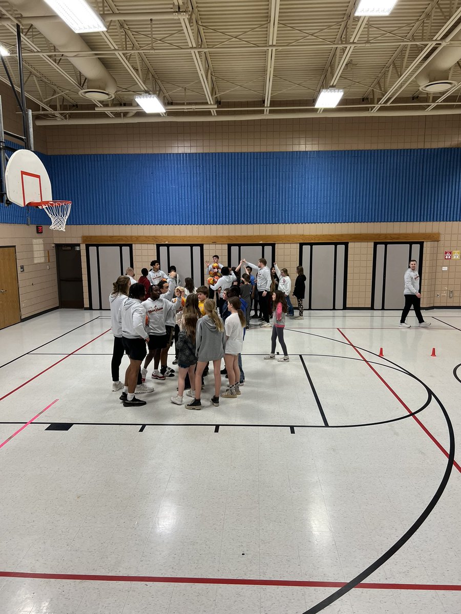 Rider_Hoops's tweet photo. We’ve had a jammed packed day. Our boys #served at Oscar Howe Elementary with the 5th graders!!  

They did AWESOME!! 

#ALLIN https://t.co/3QGVo9gnFu