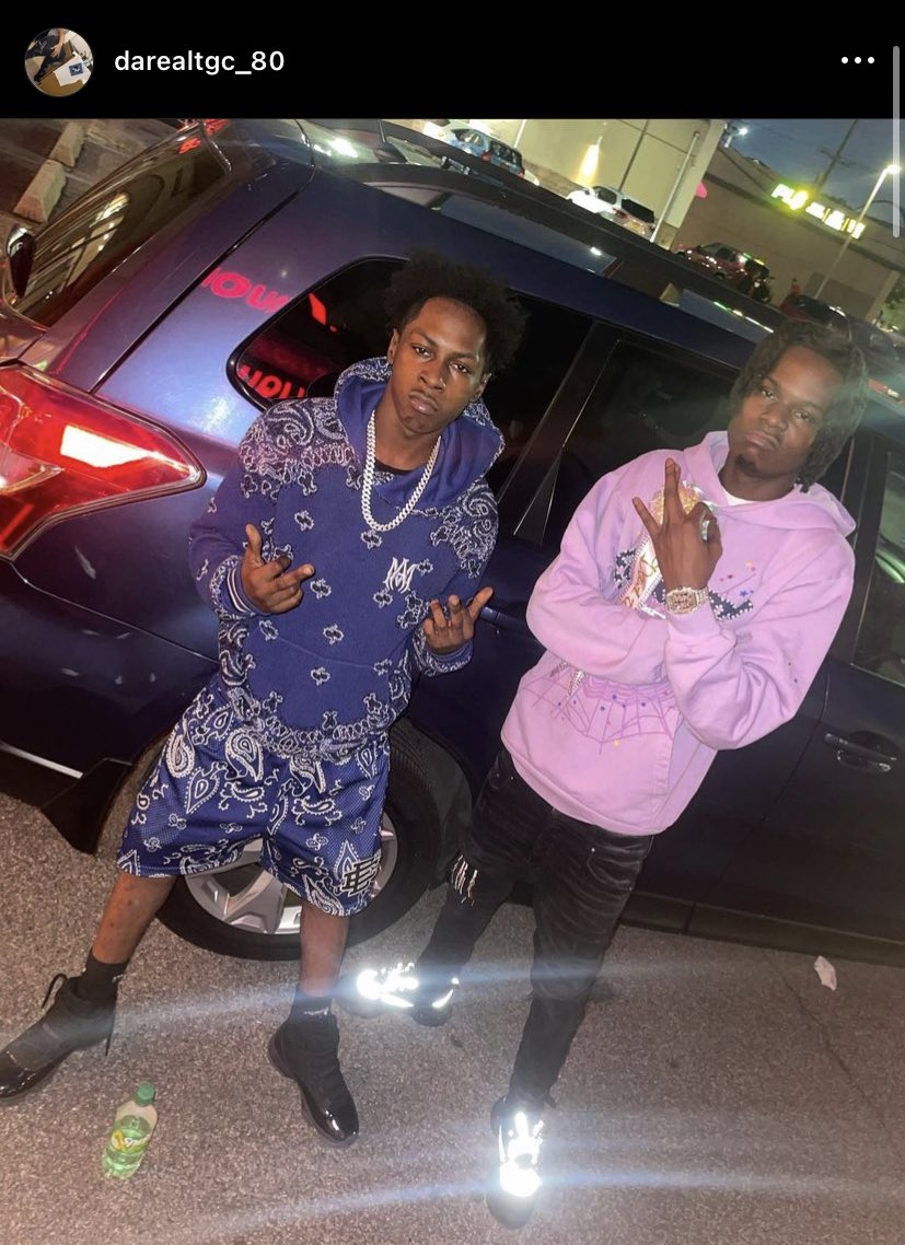 do_bloco7003's tweet photo. 🚨TG Flockaa era conhecido por TG Crippy em alusão a sua gangue 83 Gangter CripsⓂ️, mas após desentendimentos ele deixou de ser Crip e passou a ser somente DOA, só que agora TG se afiliou aos Rollin 80's♿️, agora ele pode voltar a ser TG Crippy. 

#DOA #Rollin #FreeTG #Onlyfans https://t.co/3ca6BGT7Zn