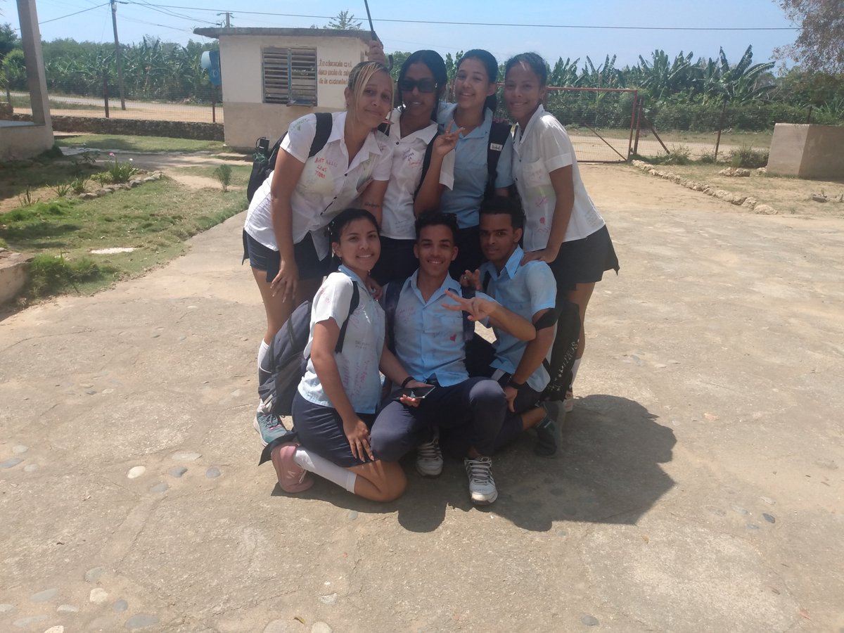 Estudiantes del 12mo grado terminando sus exámenes finales. <a href="/CubaMined/">MINED</a> <a href="/dpestgo/">DGE Santiago de Cuba</a> <a href="/dmeguama/">Dirección Municipal de Educación Guamá</a>  <a href="/santiagodecuba/">Santiago de Cuba</a> #guama