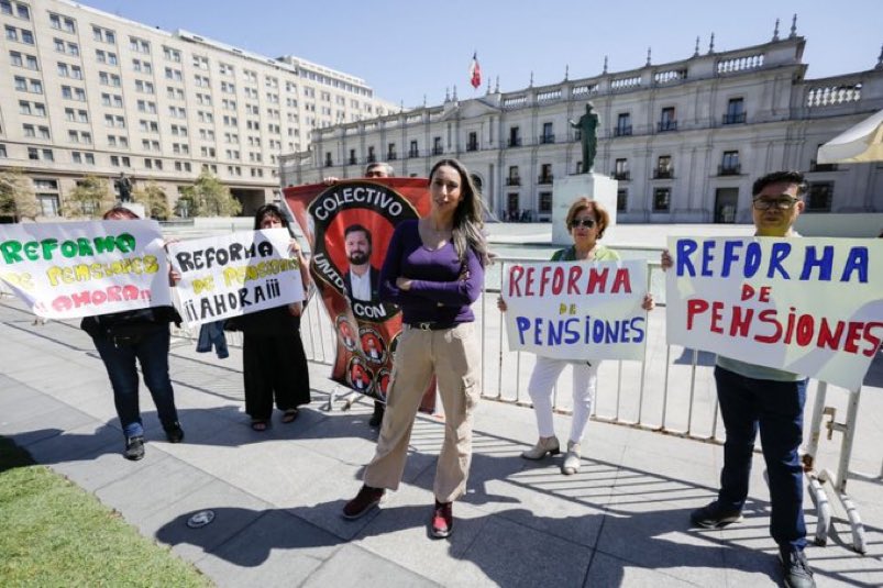 KichaChilena's tweet photo. Manifestación de apoyo al gobierno 🥲 https://t.co/qwbvqdmfDt
