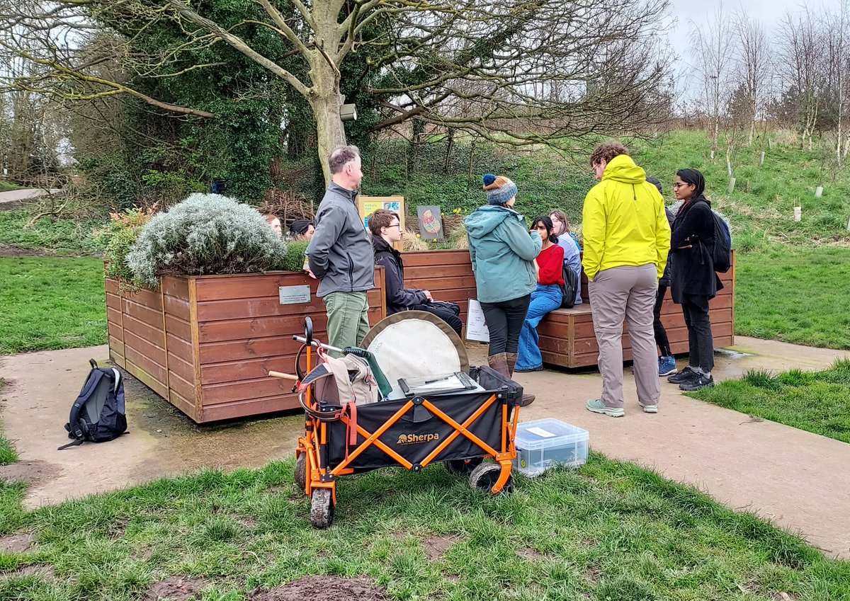 It's always a pleasure to welcome @RECORDLRC to the <a href="/CountessPark/">Countess of Chester Country Park</a>. Today they were doing a very well attended nature recording session with students from <a href="/uochester/">University of Chester</a> .. and where better to meet up, but at our hub, the <a href="/Friendly_Bench/">The Friendly Bench®️</a>