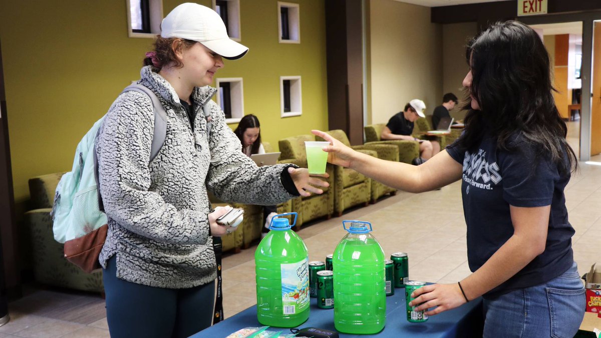 UCOBusiness's tweet photo. UCO College of Business students 𝗟𝘂𝗰𝗸𝗲𝗱 𝗢𝘂𝘁 at the Business Ambassadors’ Lucky Charms event. We hear they may have even found a little bit of St. Patrick’s Day luck with their schoolwork! #UCOBusiness #FunFocusedForward https://t.co/UNqbJDqL0V
