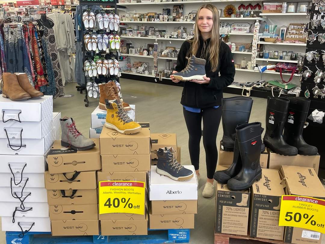 WilsonsPS's tweet image. Footwear sale !! 

Need boots ? 
 We have fashion boots now at 40% off and Rubber boots 50% off...good time to get the ones you had your eye on ! 

#boots #bootsale #rubberboots #fashionboots #berwick #sale