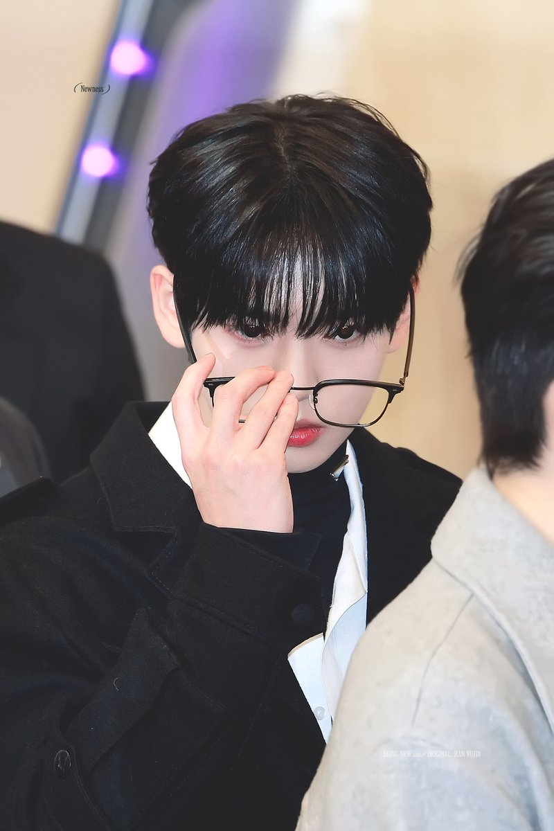 newness_yj's tweet photo. 240312 👓🤍

#한유진 #HANYUJIN 
#ZEROBASEONE #ZB1 #제로베이스원 https://t.co/rGuAbfpDTZ