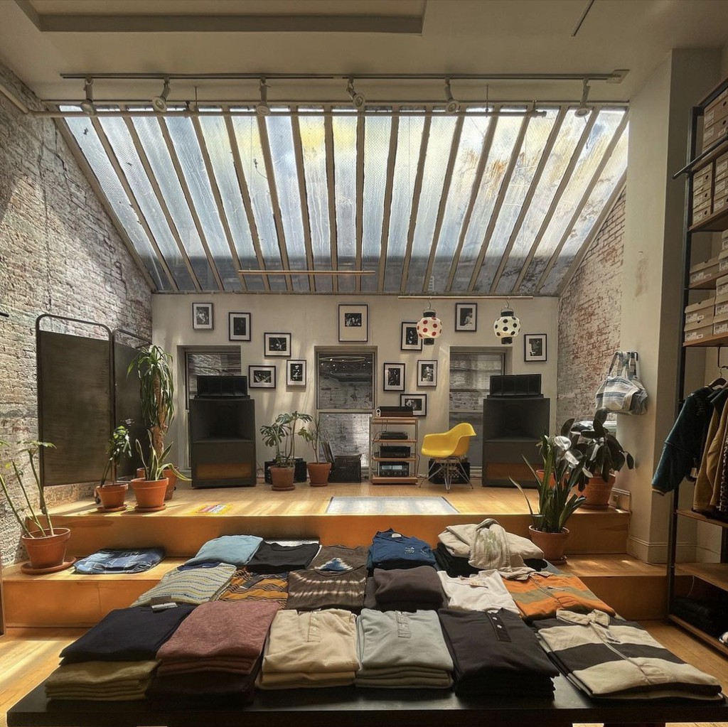 Yo, gents. Time to break free from the fashion normcore and embrace your individuality. This drop unveils NYC's top menswear stores, offering a spectrum of styles to match your unique vibe. Read more 👉 lttr.ai/AQBaC #newyork #style #newyorkcity