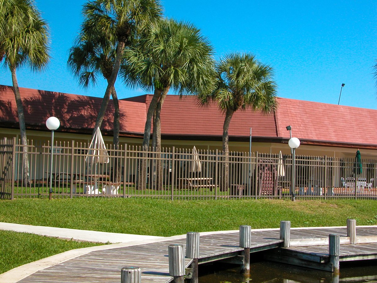 JerithFence's tweet photo. Jerith Industrial grade aluminum fence is a strong and durable option for high traffic areas where a heavier product is needed. Reach out to your salesperson to get more information! #Industrial #Aluminum #FenceIndustry https://t.co/GBEywqal5m