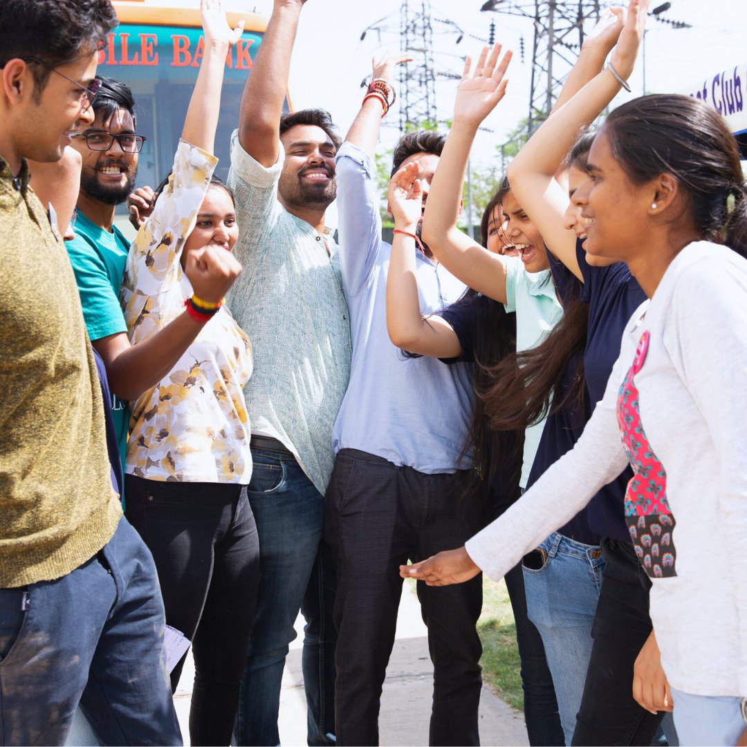 RotaryES's tweet photo. Rotary + Acción = Rotaract 💗
 
¡Feliz Día Mundial de Rotaract!
 
Con más de 10 000 clubes en más de 175 países, los rotaractianos trabajan para tomar acción a través del servicio en las comunidades de todo el mundo. 
 
¿Por qué te gusta Rotaract? https://t.co/RVLaZdfEyu
