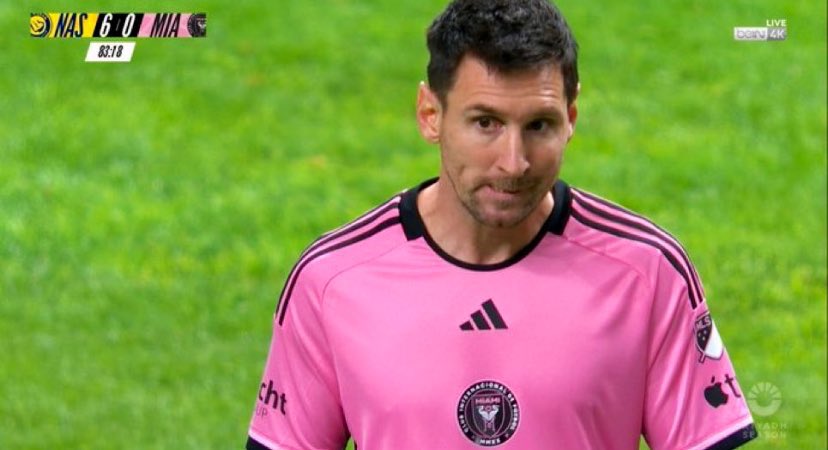 mhm3c's tweet photo. ليونيل ميسي مع إنتر ميامي 

❌ إقصاء من الدوري 
❌ خسر كأس أمريكا المفتوحة 
❌ لم يتأهل لتصفيات الدوري الأمريكي 
❌ خسر كأس موسم الرياض 
😭 هدف واحد في الدوري الأمريكي 2023
✅ فاز بكأس ودية 

أسوأ صفقة في تاريخ انتر ميامي https://t.co/uKocbAw07t
