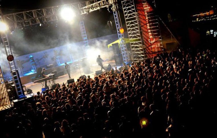 a_santacruz's tweet photo. 🔴⚪ El Centro Andaluz de Arte Contemporáneo de Sevilla donde se ubicará la ATHLETIC HIRIA acoge festivales de música con más de 20.000 personas diarias. Habrá pantallas gigantes para seguir la final del día 6. A poco más de 2 kms del Estadio de La Cartuja. Buena pinta 🔴⚪ https://t.co/6u92diQAne