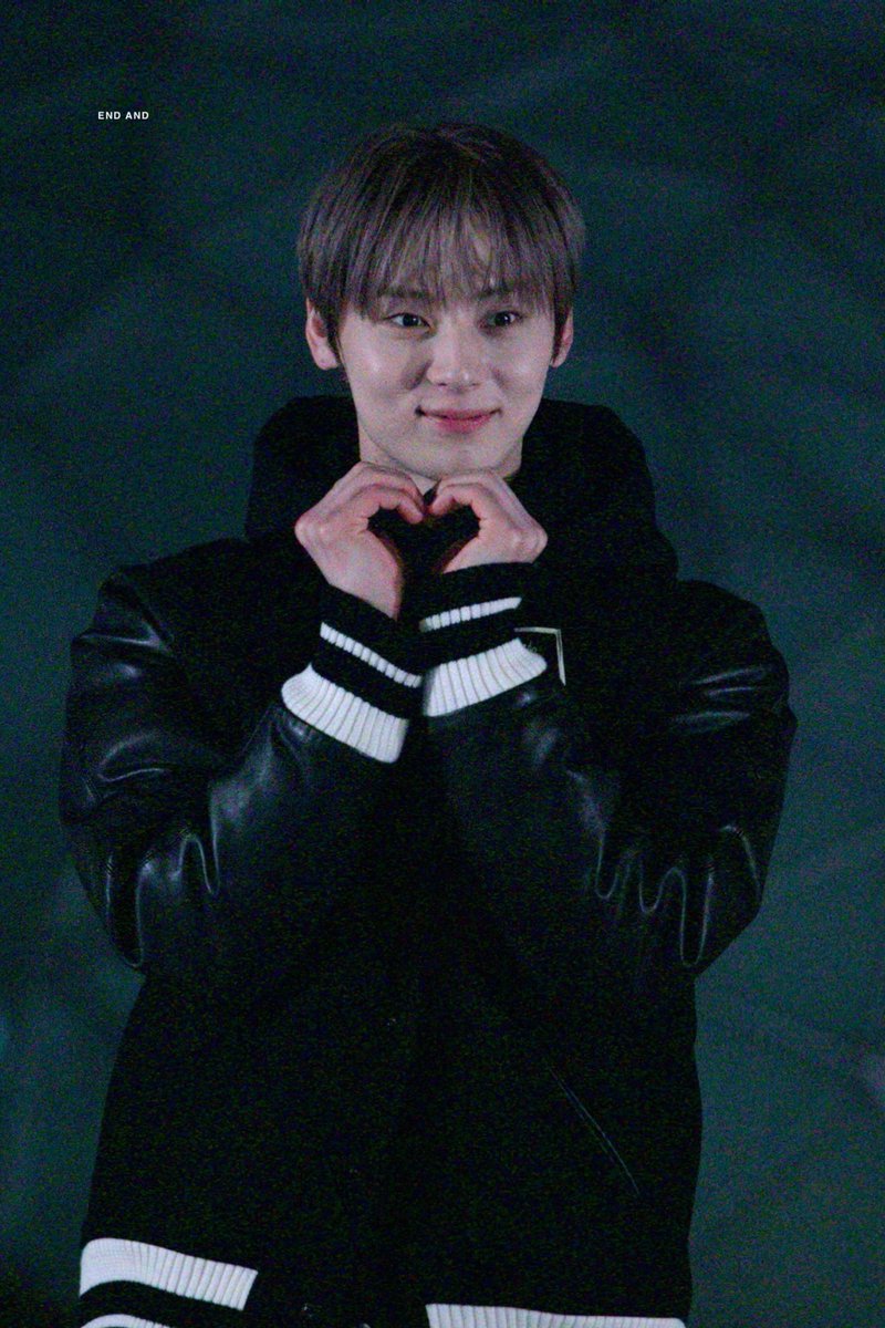 End_And_950809's tweet photo. 240314 엠카 미팬
민현아 가지마!

#황민현
#HWANGMINHYUN https://t.co/1PswK3f73I