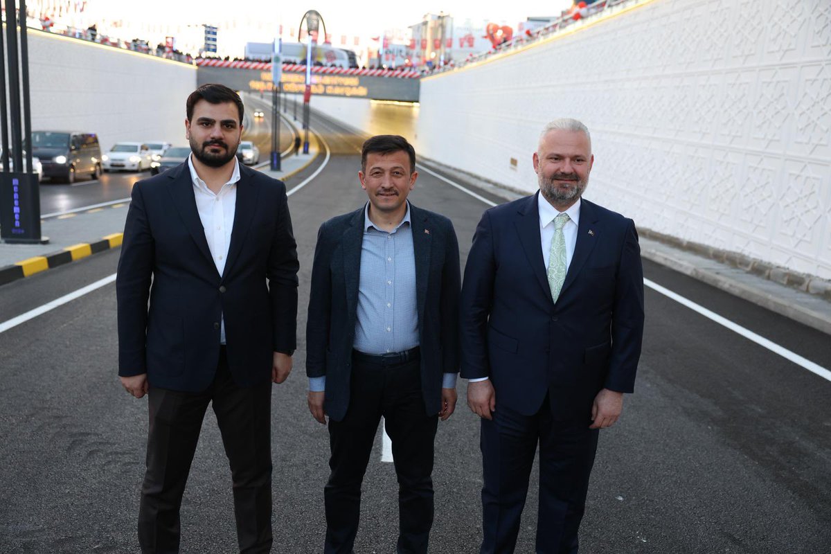 avhamzadag's tweet photo. Bugün Menemen tarihinin en büyük kamu yatırımının, 100. Yıl Köprülü Kavşağı’nın açılışını gerçekleştirdik. 🛣️

Menemen Belediyemizin tamamen kendi öz kaynaklarıyla ilçemize kazandırdığı bu proje, sadece ilçemiz trafiğine cansuyu olmakla kalmayacak; şehrimizin ulaşımını da rahatlatacak.

1 Nisan sabahı işbaşına geldiğimizde daha nice eşsiz projeyle İzmir’de trafik sorununu ortadan kaldıracağız. ✅

Menemen’e, şehrimize ve tüm hemşehrilerimize hayırlı olsun. 😊