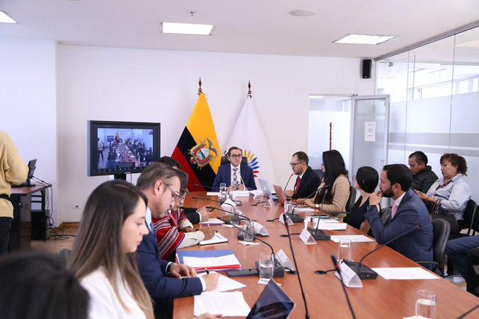 AsambleaEcuador's tweet photo. #LaNuevaAsamblea
En la Comisión de Justicia y Estructura del Estado estuvieron Álvaro Salazar, experto en Derecho Parlamentario y Ana Gómez, directora ejecutiva de la Asociación de Mujeres por la Equidad de Género y la Autonomía (MEGA), con el fin de exponer sus criterios sobre el proyecto de reformas a la Ley Orgánica de la Función Legislativa #LOFL.
Boletín
https://t.co/knouwDcdwo