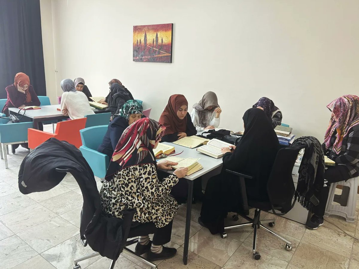 Emirdagkadkulev's tweet photo. Kadın Kültür Evimizde Ramazan Ayı boyunca mukabele programımız devam ediyor. @osmanerenbilici @serkankoyuncu03 @afyonkulturevi https://t.co/8rIkxM9onJ