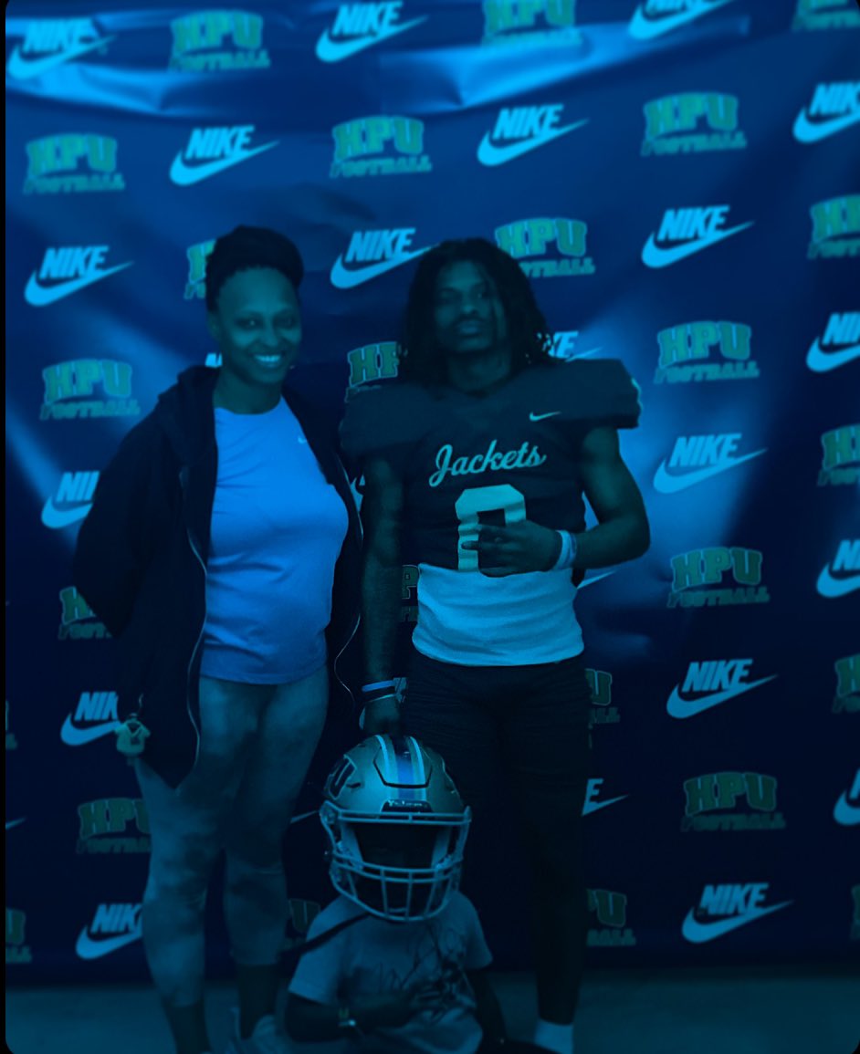 ke thomas. tweet media