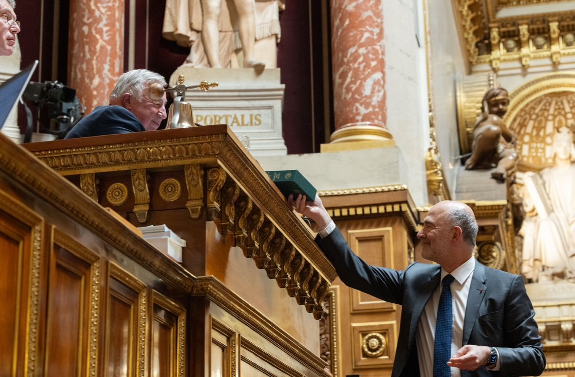 Courdescomptes's tweet photo. 🍃 #RPA2024 | Présentation du rapport public annuel de la Cour des comptes en séance publique à l’@AssembleeNat et au @Senat par le Premier président @pierremoscovici.

ℹ️ Pour consulter le rapport complet ➡️ ​​​https://t.co/XzgIMOIOZM https://t.co/yH661mNEDz