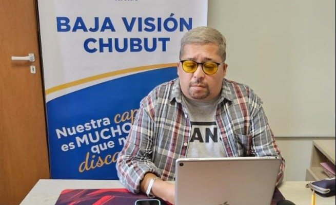 CamionerosRadio's tweet photo. 🎙️Fernando Vivas Presidente del Consejo Federal de Discapacidad Nacional #COFEDIS conversó en #MedioNegro
📻 Nos escuchas a través del 90.3 en Comodoro, 88.3 en Trelew y 88.5 en Madryn. https://t.co/XUCKWnATLS