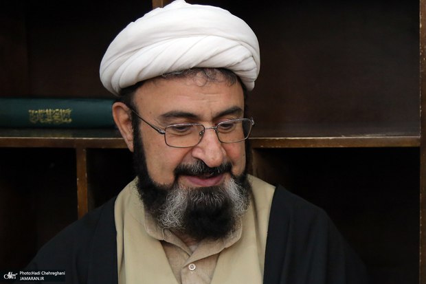 jamarannews's tweet photo. واکنش فرزند آیت‌الله بهجت به حادثه درمانگاه قم: طلبه تا وقتی خودش را مهذب نکرده، نباید وارد این مسائل نشود

 کجای امر به‌معروف و نهی از منکر نوشته شده که عکسش‌ را بگیری؟

امر به معروف ما فقط به چندتا موئی که آشکار شده، محدود شده! آنجا که جیب ما را خالی می کنند دردمان نمی آید!/1 https://t.co/oA2KVlvnPv
