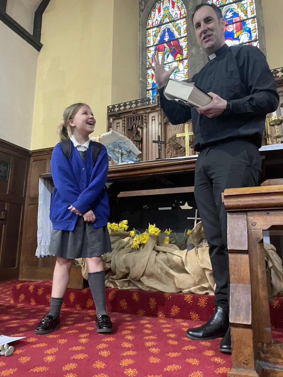 MissNorton5's tweet photo. We had such a lovely time at the church today learning about the Easter story and what forgiveness means to Christians. @HLC_Primary https://t.co/4bzfqHvXwR